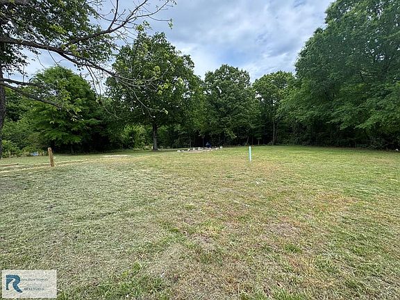 2nd image of 978 Piney Forest Rd