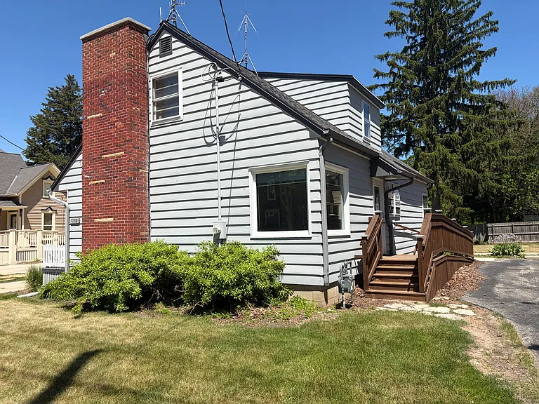 208 Wright St — Photo 2