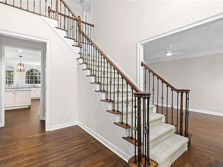 2560 Hamptons Run — Photo 3