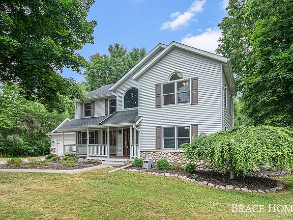 3rd image of 697 Pettis Ave NE