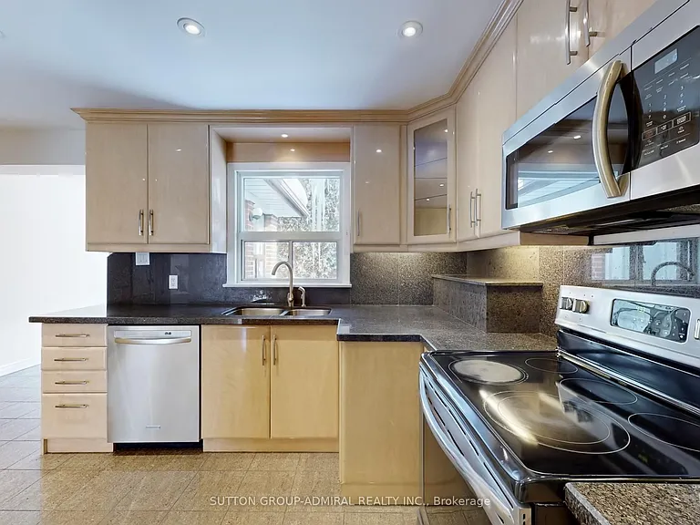 129 Crestwood Rd #UPPER — Photo 11
