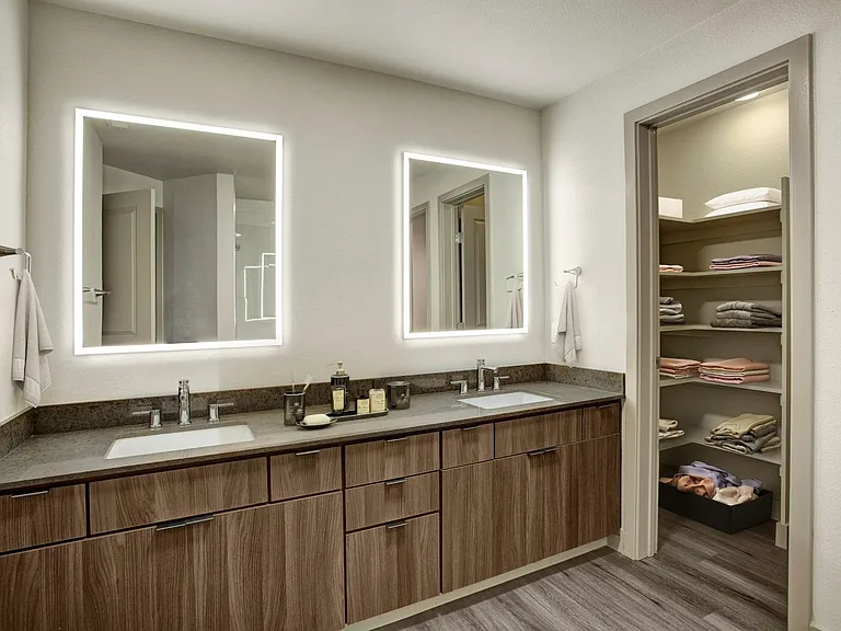 The Carillon Apartments — Photo 6
