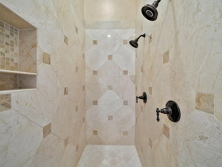 2102 Countryshire Ln — Photo 20