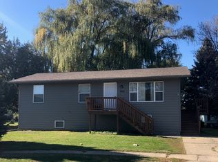 808 Radcliffe Cir, Vermillion, SD 57069
