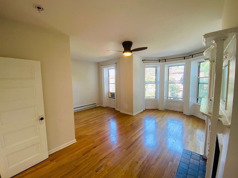 1st image of 704 Park Pl #3