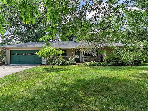 3rd image of 2505 Applelane Ave