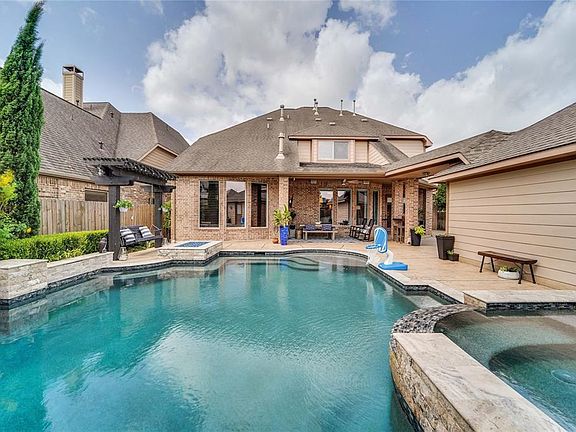 3rd image of 12006 Cove Edge Ln