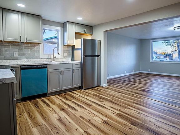 3rd image of 815 Santa Clara Ave