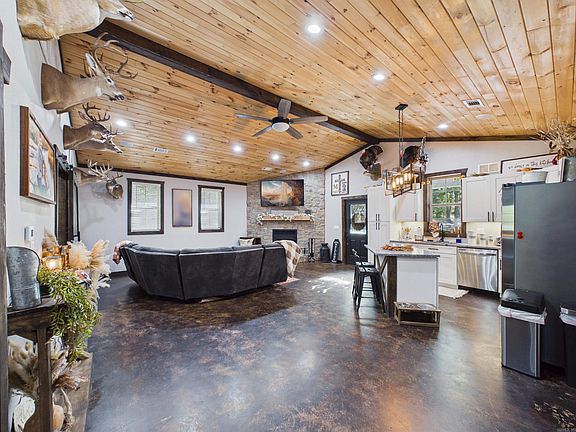 4th image of 106 W Prosperity Rd