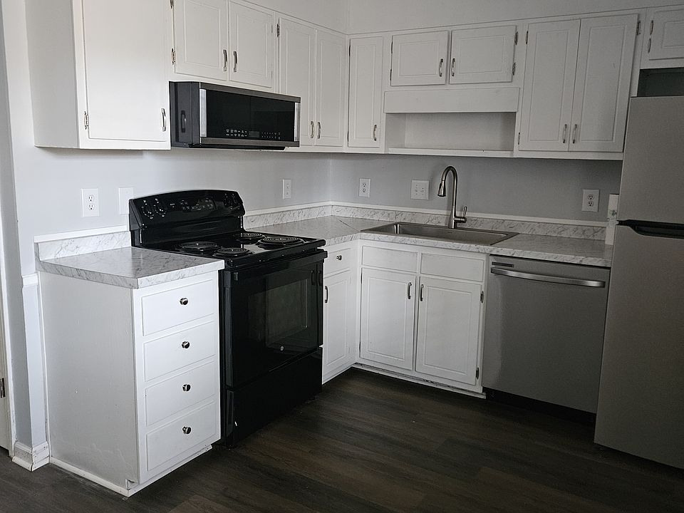 1st image of 402 Crestview Dr #B