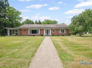 107 Park Dr, Rossford, OH 43460