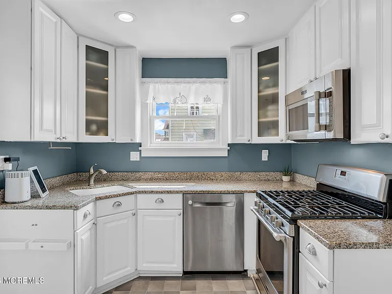 706 E St — Photo 22