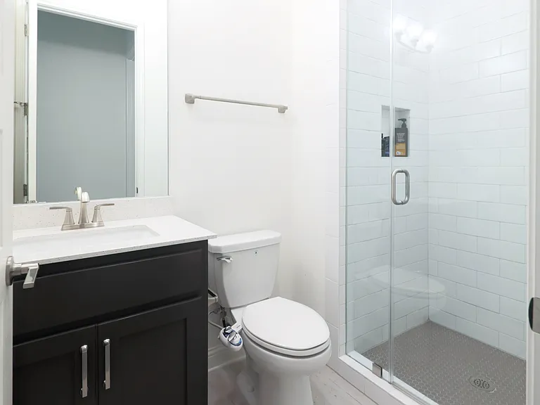 4413 Edgewater Dr — Photo 6