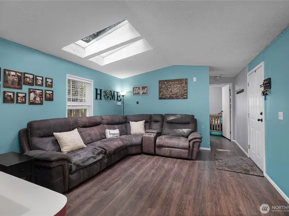 300 N Mount Jupiter Drive, Hoodsport, WA 98548