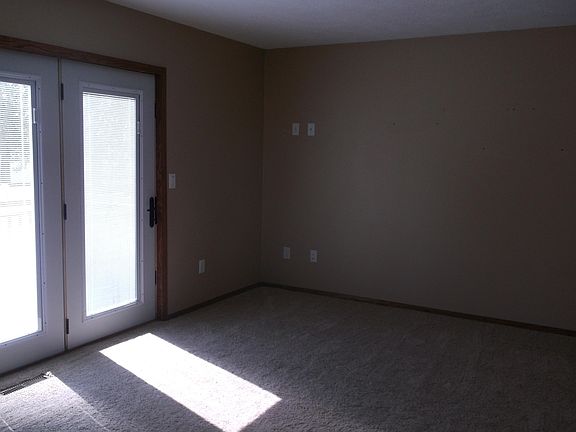 4th image of 412 Herzog Dr