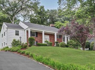 25 Chimney Ridge Dr, Morristown, NJ 07960