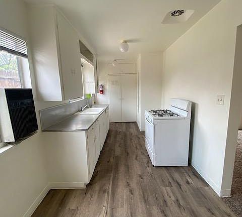 4th image of 2056 S Reservoir St
