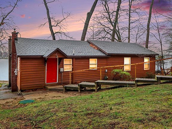 3rd image of 12015 Oakridge Rd