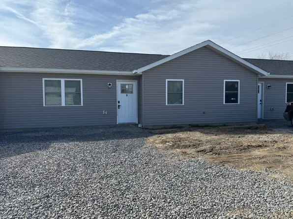 715 N 35th St #D, Herrin, IL 62948