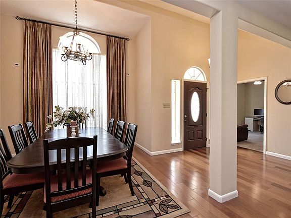4th image of 143 Lois Ln