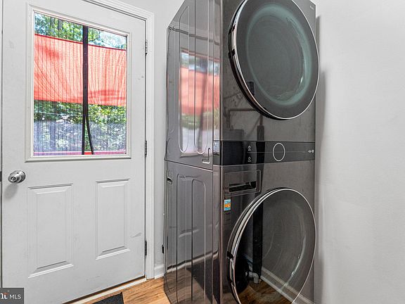 4th image of 186 Lakewood Cir