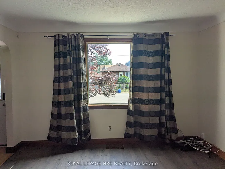 187 Neff St #UPPER — Photo 6