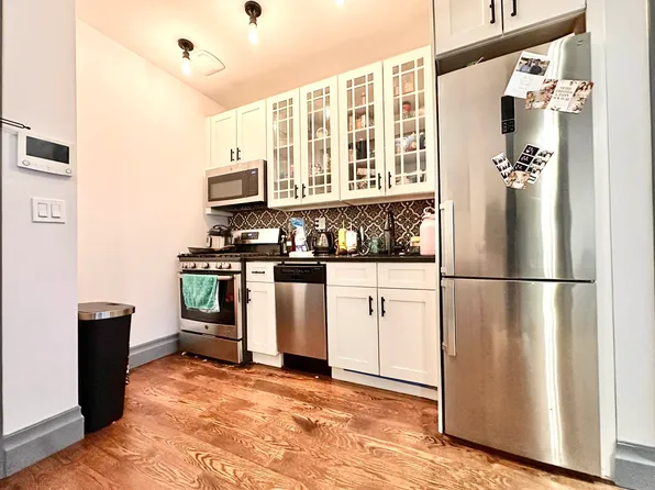 264 Sullivan Place 4D image 2 of 8