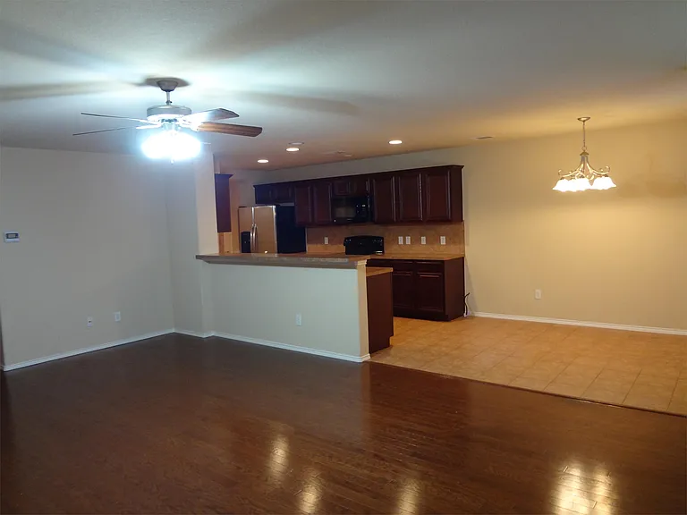 904 Mazatlan Ct — Photo 9
