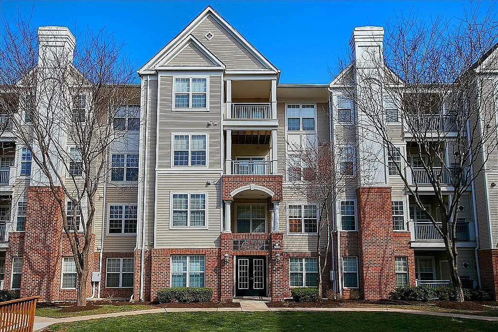3003 Nicosh Cir Unit 3201 photo 1