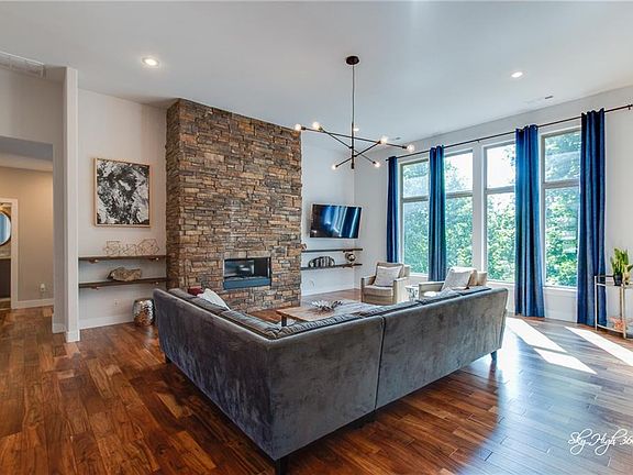 5th image of 2932 E Pebblestone Dr