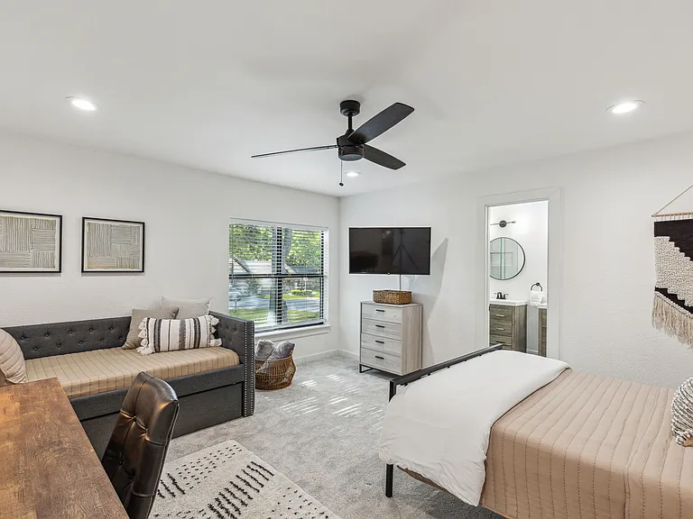 2015 Camelot Dr — Photo 13