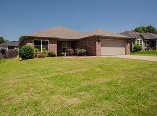 1090 Meadows Edge Dr, Alexander, AR 72002