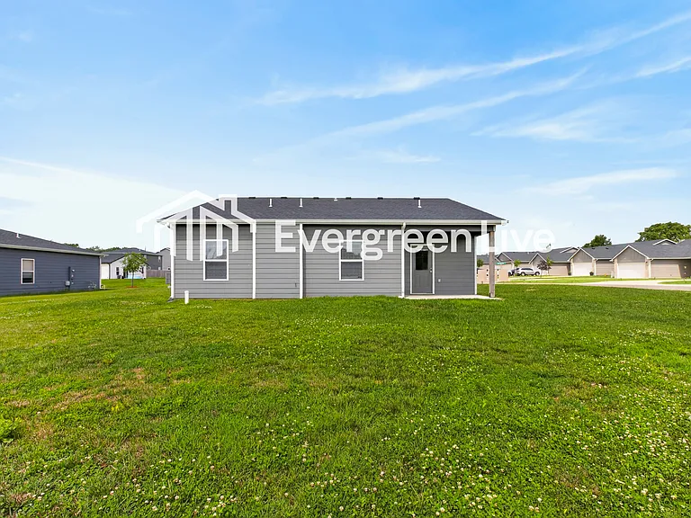 141 Burlington Dr — Photo 19