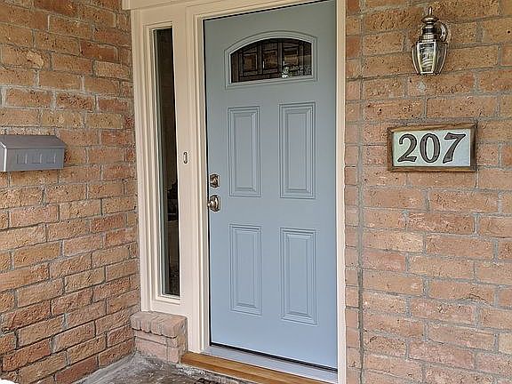 3rd image of 207 Frio Dr