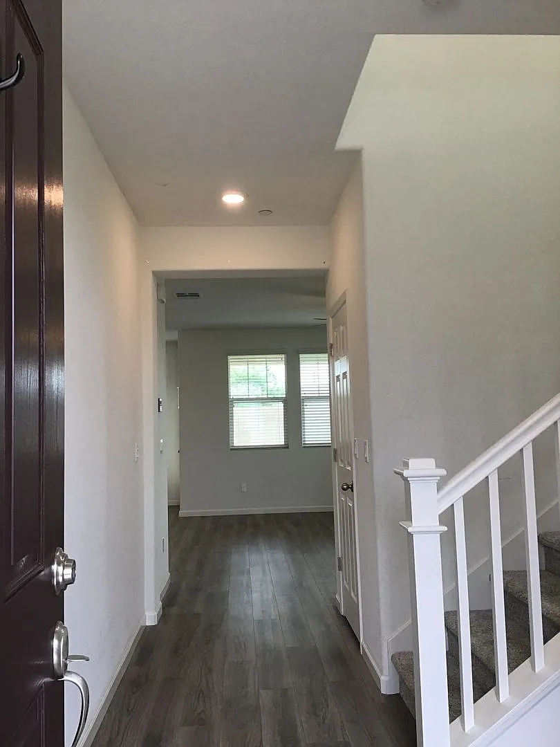 Nearly new Roseville home in Woodcreek Oaks area — Photo 2