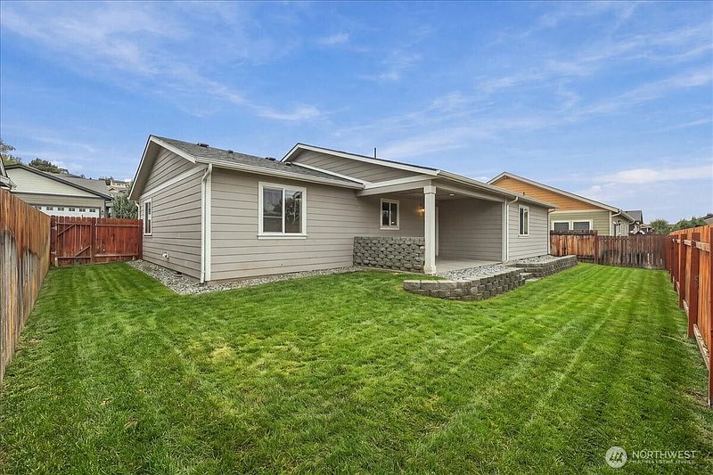 4th image of 405 Ridgewood Drive