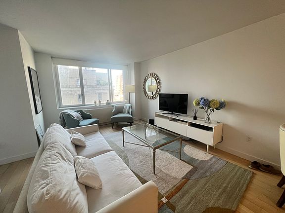 3rd image of 322 W 57th St #F