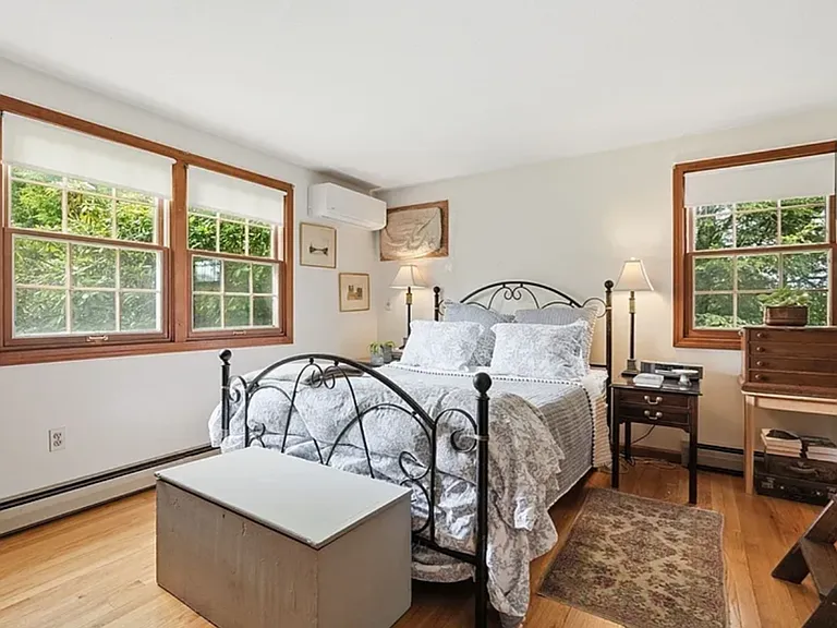 73 N Maple St — Photo 10