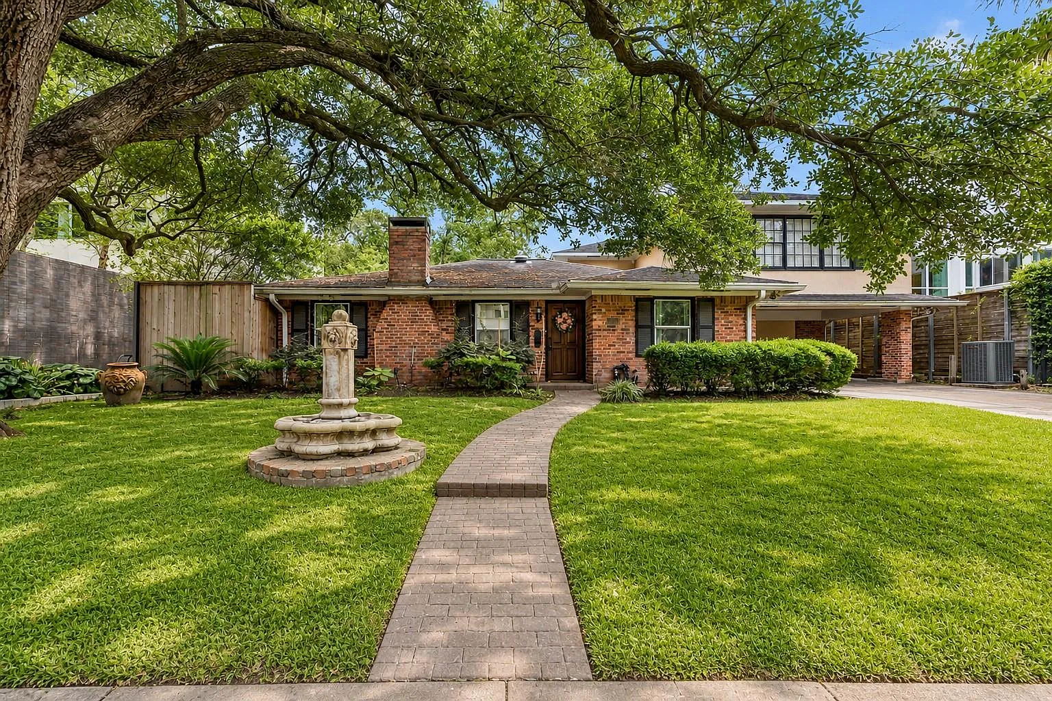 4 bed, 3.0 bath, 3025 sqft, $5,900 — Photo 3