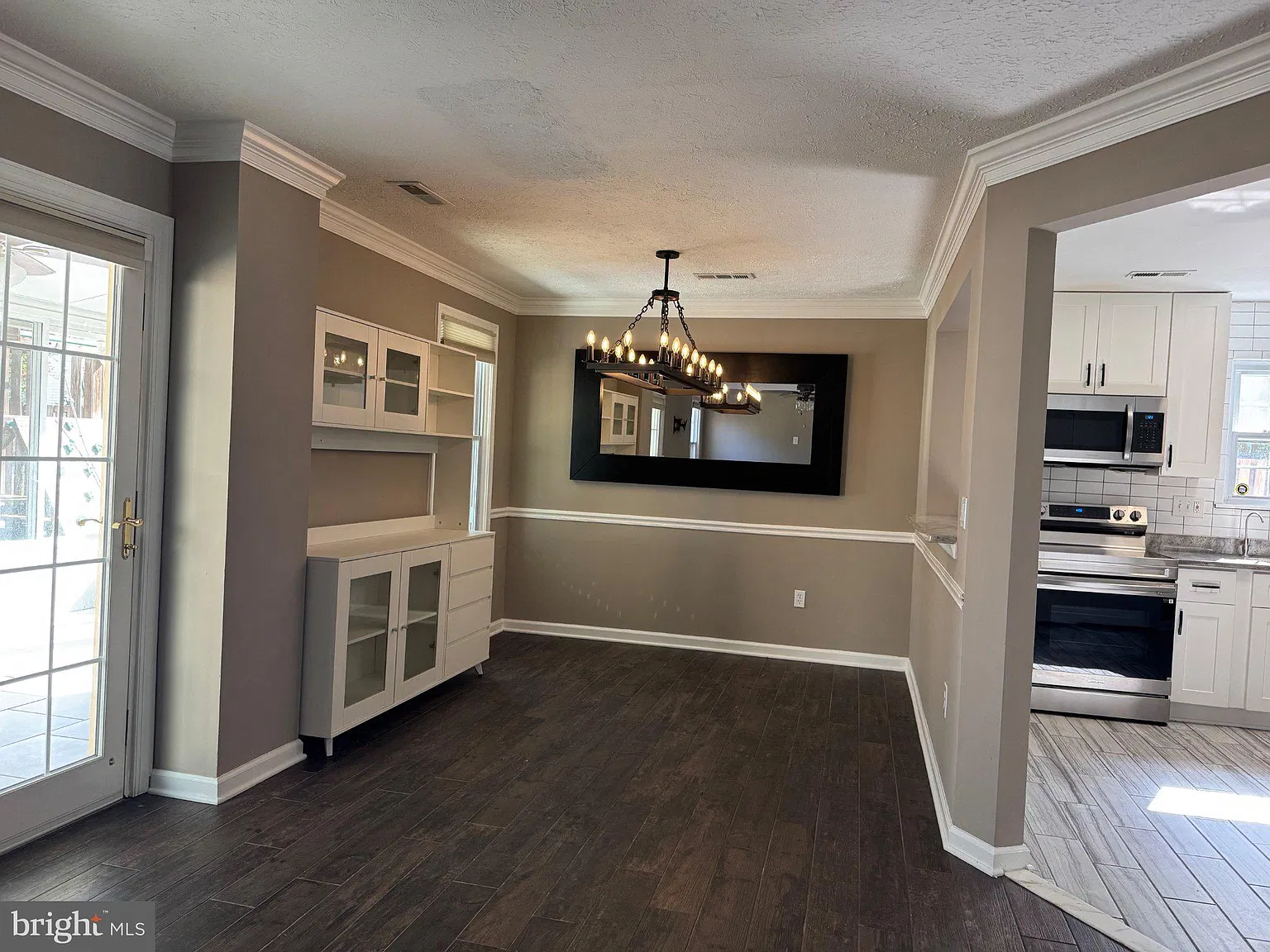 4 bed, 2.5 bath, 1910 sqft, $2,950 — Photo 3
