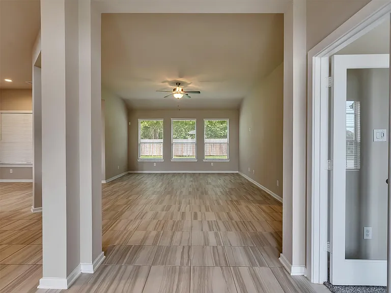 8510 Amber Bend Dr — Photo 9