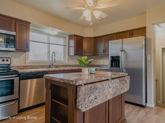 3rd image of 270 Dakota Pl