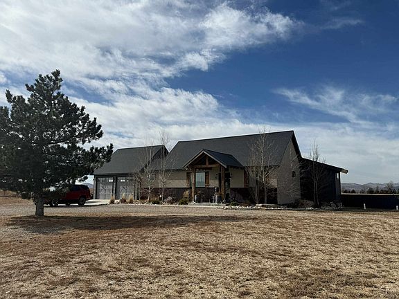 3rd image of 980 Grange Rd