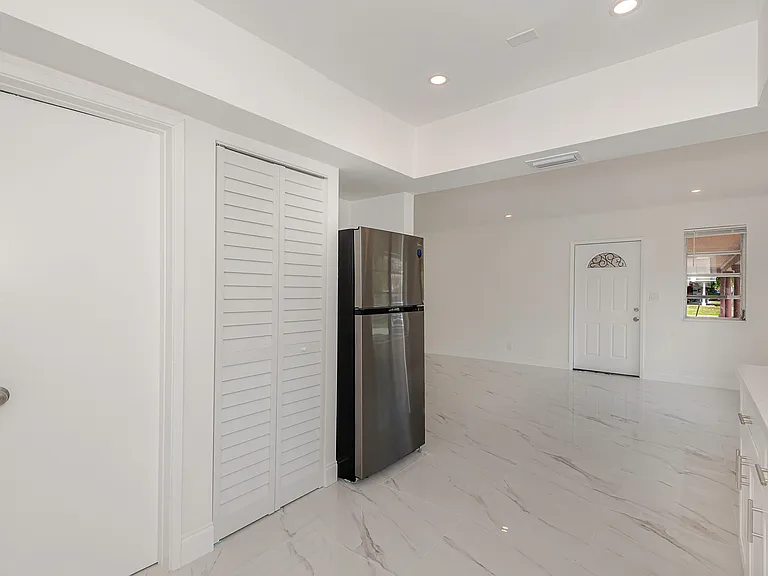 425 SW 18th Ave #425 — Photo 11