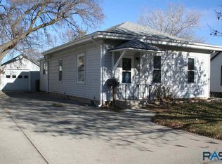 712 E 7th Ave, Mitchell, SD 57301