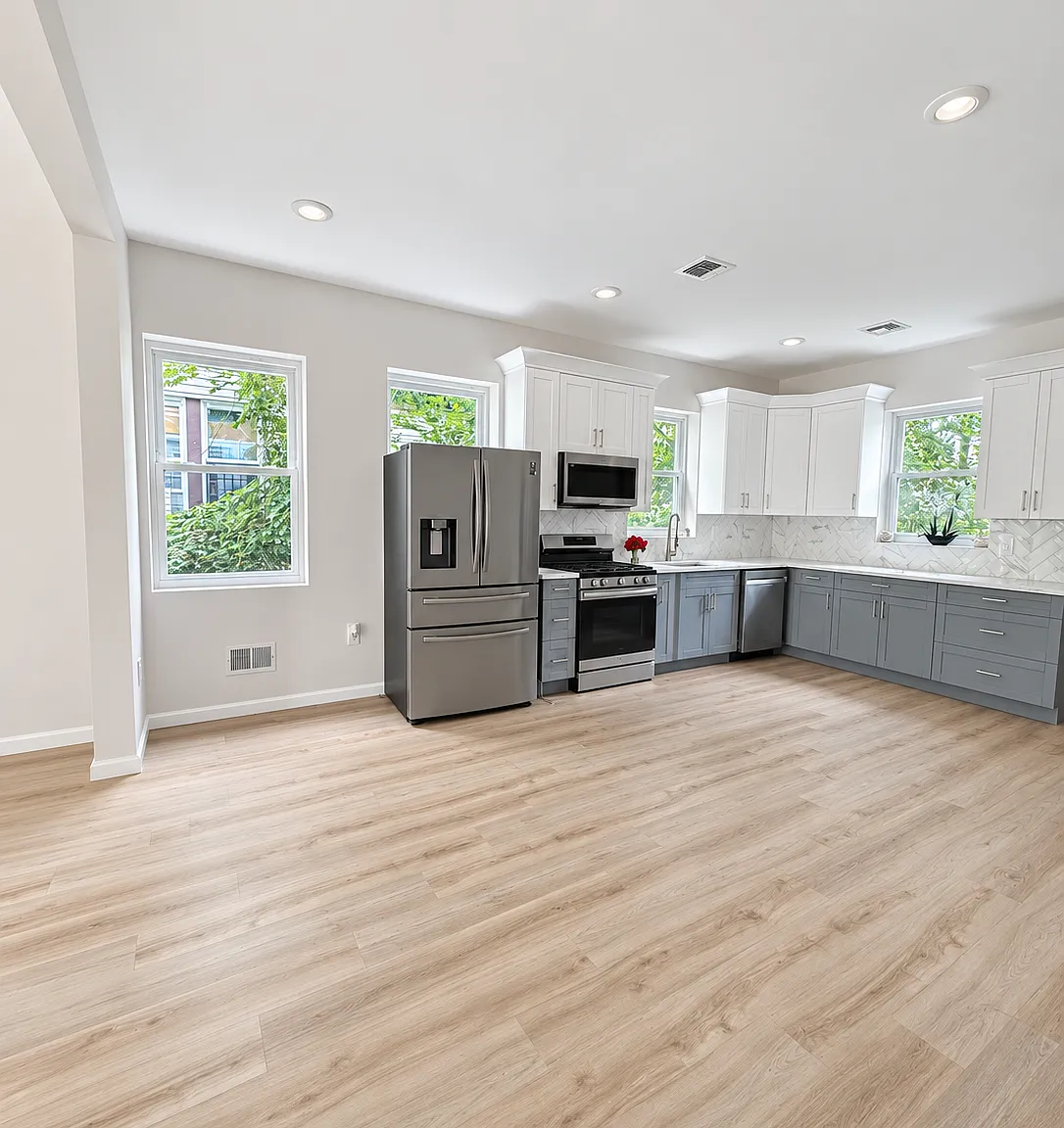 4 bed, $4,000 — Photo 1