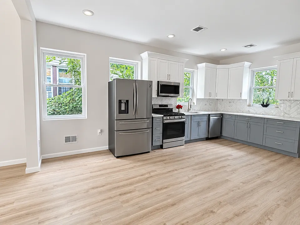 287 W Palisades Ave