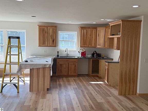 3rd image of 3884 N Lindy Ln