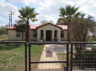 315 County Road 761, Devine, TX 78016