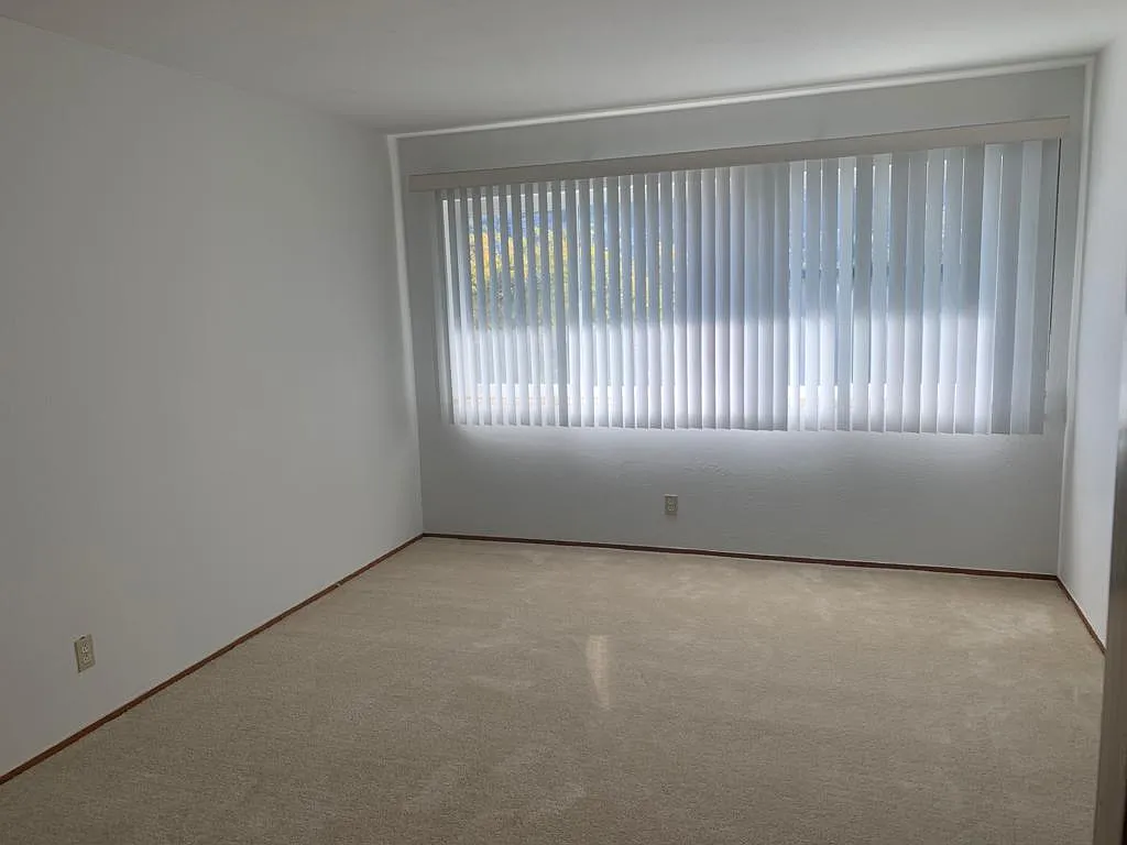 1 bed, 700 sqft, $2,430 — Photo 3